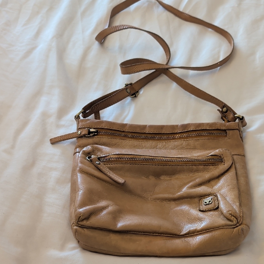 Chic Tan Leather Crossbody Bag